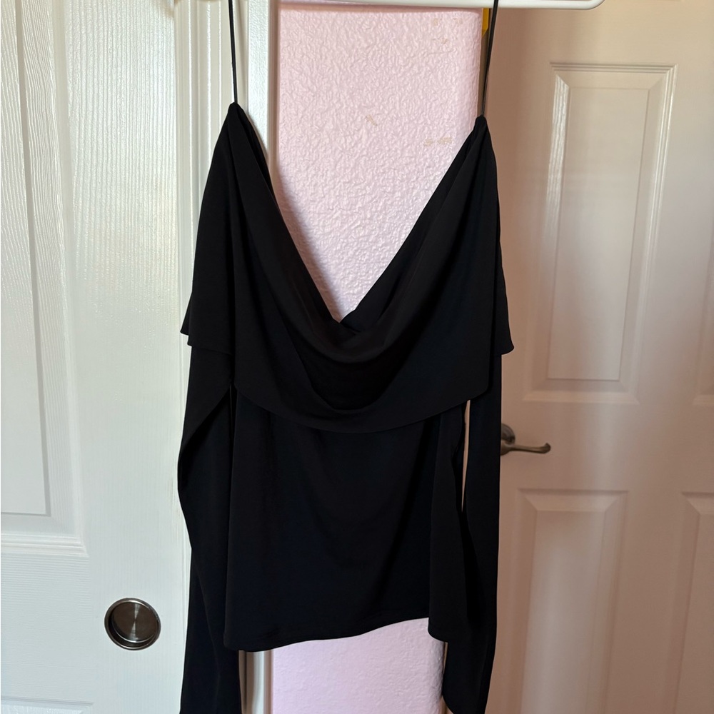 Pull&Bear Classic Black Off the Shoulder Top